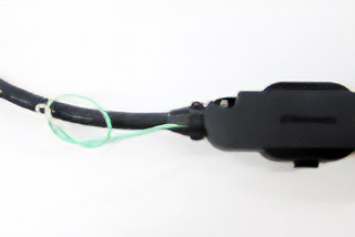 请与电缆线一起拉出PE线使用。