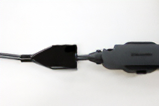 请从连接器上取下盖子使用。