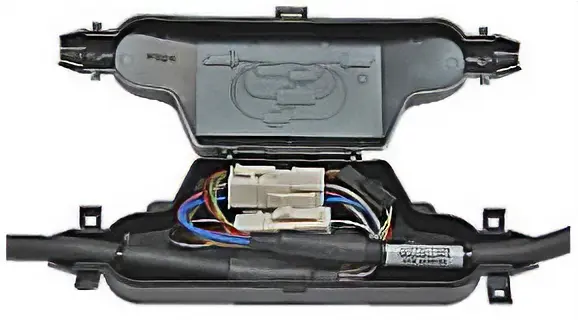 只需覆盖在连接器接合部，即可轻松安装