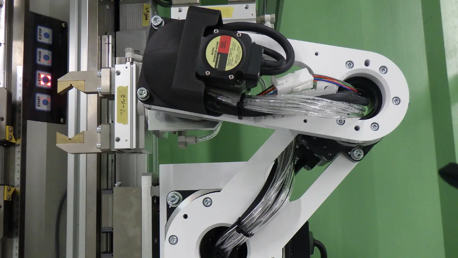 立方体的W x D x H